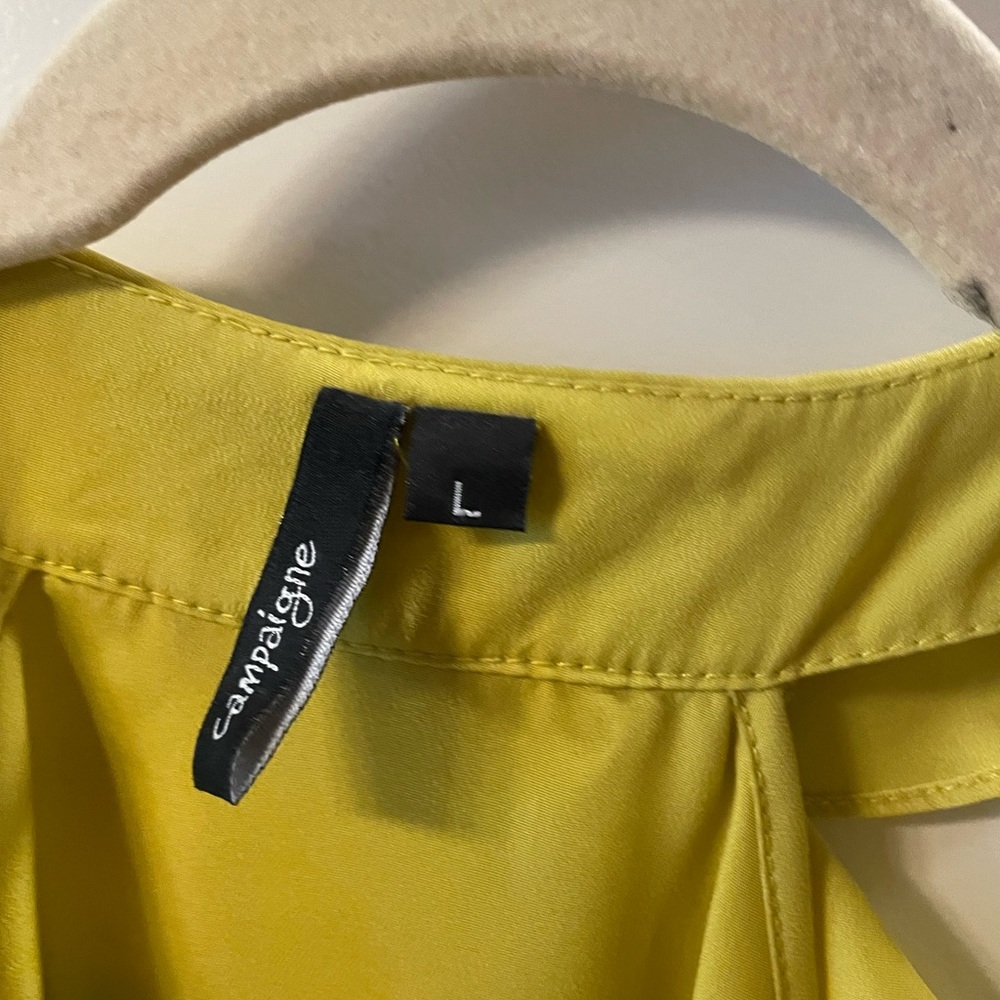 Campaigne Ruffled Blouse - Picture 2 of 3